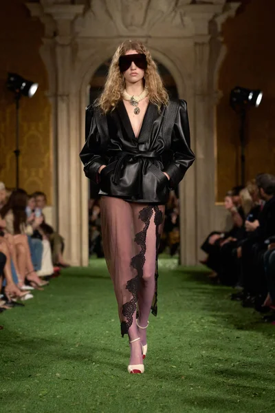 Look 8